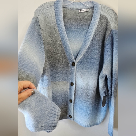 Blue 2x v Neck button sweater new 💙 - Picture 4 of 5